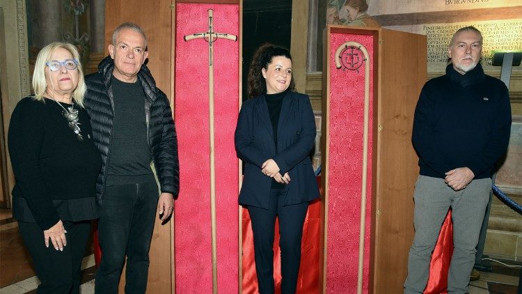 La ferula papale presentata al comune di Viterbo