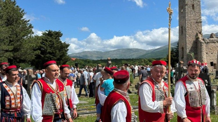 Hodočasnici uz ostatke starohrvatske crkve sv. Spasa