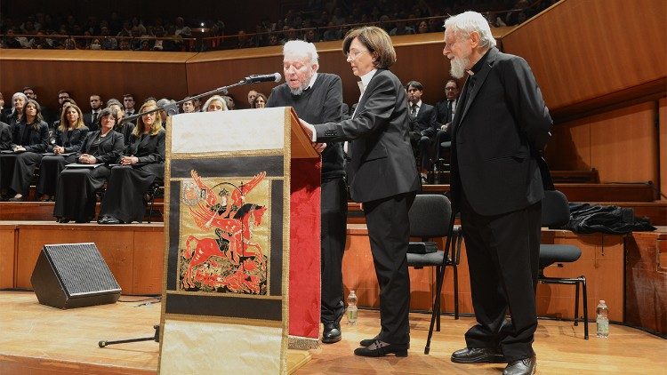 Kiko, Ascension Romero, padre Mario