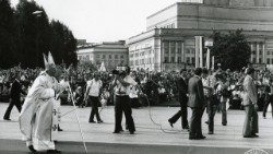 Jan Paweł II podczas pielgrzymki do Polski (© archivio fotografico dell'Istituto della Memoria Nazionale IPN)