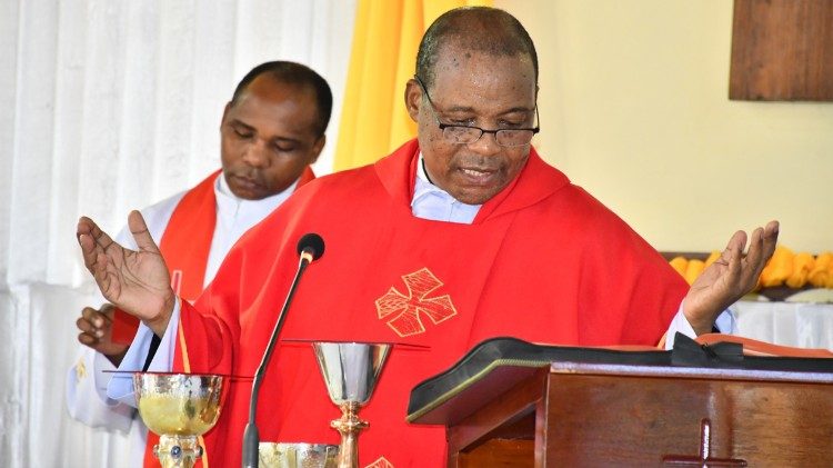 Katibu wa TEC wakati wa misa Takatifu ya kumshukuru Munguiliyofanyika tarehe 3 Juni 2025 katika makao makuu ya Baraza la Maaskofu Katoliki Tanzania.