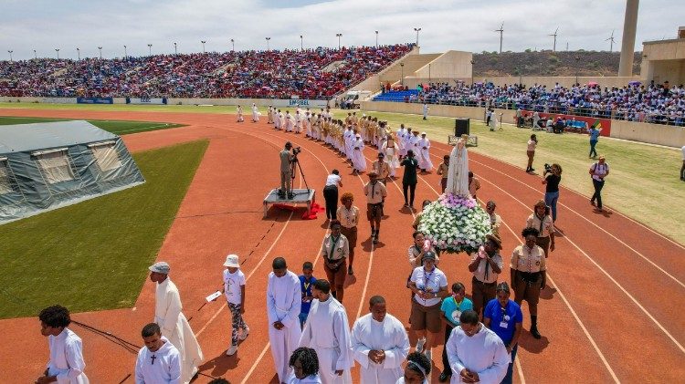 Crianças e adolescentes encheram o Estádio de alegria e esperança
