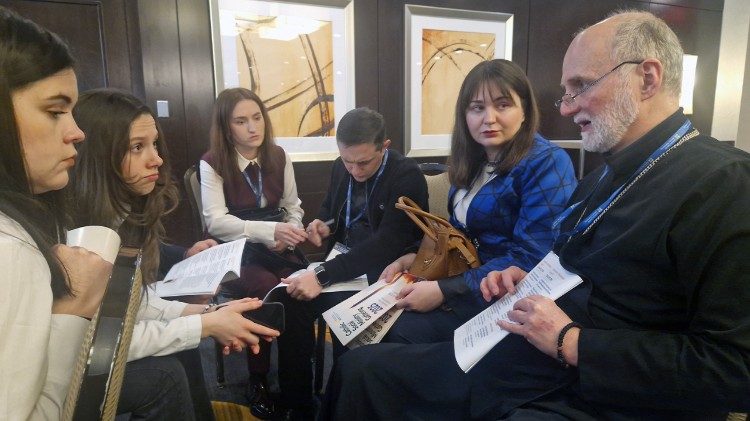 Робоча зустріч з владикою Борисом Ґудзяком під час Форуму католицького соціального служіння