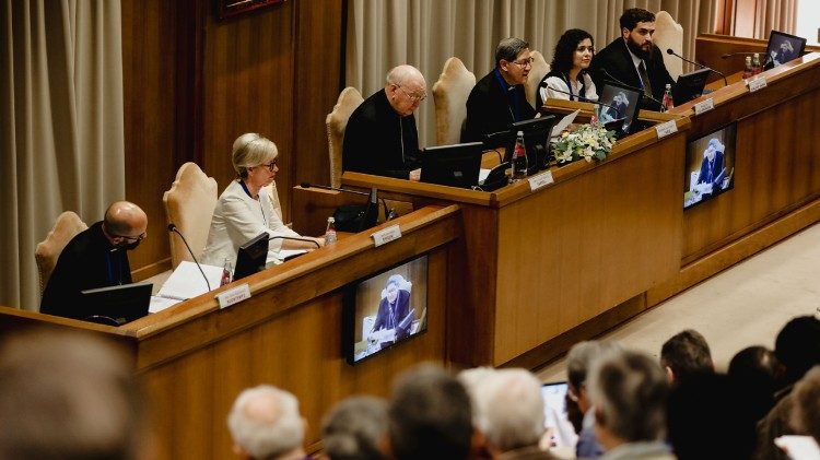 Encuentro anual del Dicasterio para los Laicos, la Familia y la Vida con las asociaciones internacionales de fieles, los movimientos eclesiales y las nuevas comunidades. 
