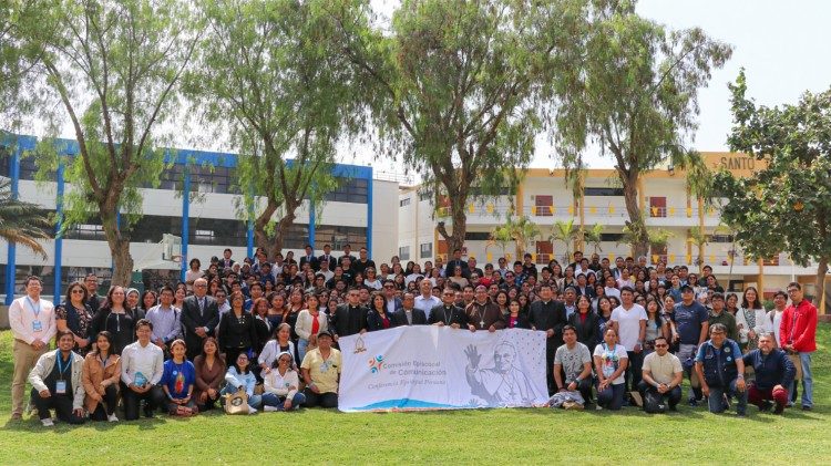 Participantes del Encuentro Formativo y Peregrinación por el Jubileo de las Comunicaciones 2025, en la Diócesis de Chiclayo