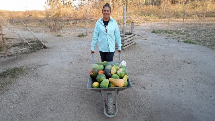 Las mujeres, socias privilegiadas de las misioneras salesianas.