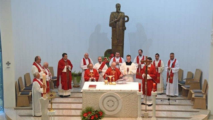 Biskup u miru Antun Škvorčević na Kvirinovo predvodio misu na zagrebačkom Pantovčaku