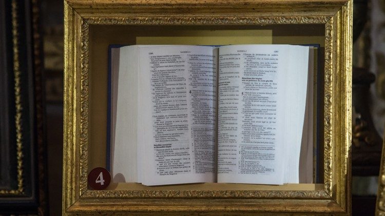 La Biblia conservada en el “Memoriales de los Nuevos Mártires” en la Basílica de San Bartolomé en la Isla