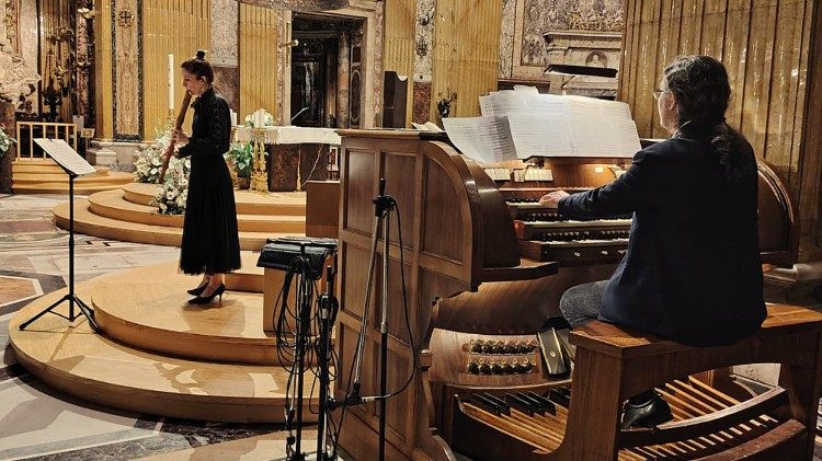 Kiszty Nóra furulyaművész és Szabó Balázs orgonaművész - együtt játszanak 