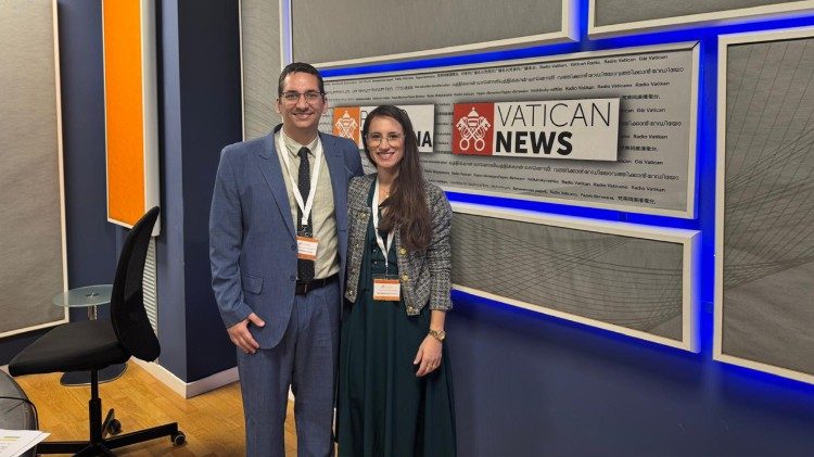 Os professores de pós-graduação em Bioética no Instituto Pius, Marlon Derosa e Ana Carolina Derosa