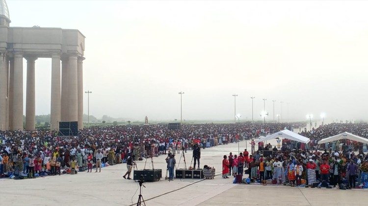 Pentec&ocirc;te nationale 2025, basilique Notre Dame de la Paix de Yamoussoukro