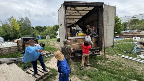 El Papa León XIV envía camión con ayuda a Ucrania
