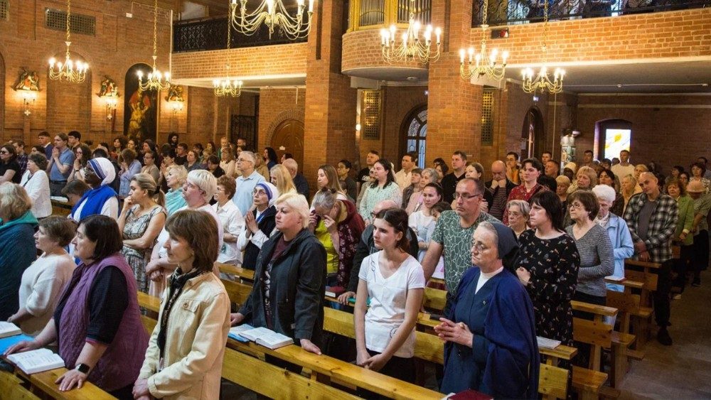 Новосибирск. Юбилей по случаю 350-летия явления Святейшего Сердца Иисуса св. Маргарите Марии Алакок (© ТВ Кана)