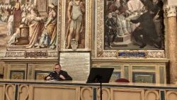 Pe. Andrea Lonardo durante a sua participação no evento