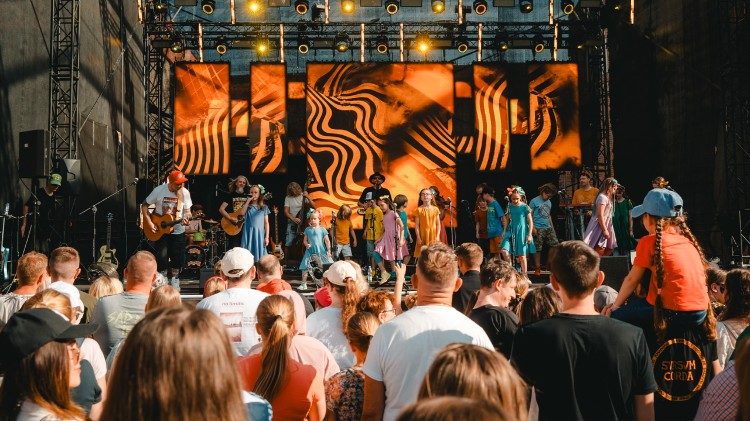 Uczestnicy mogli posłuchać dobrej muzyki, wielbiąc Boga