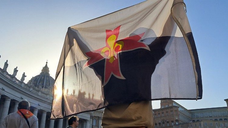 Az Európai Útmutatók és Cserkészek Föderációjának zászlója a Szent Péter téren