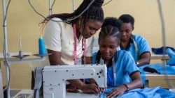 Le Suore di Maria hanno avviato la formazione professionale a Kiluvya per le giovani donne che abbandonano la scuola per vari motivi