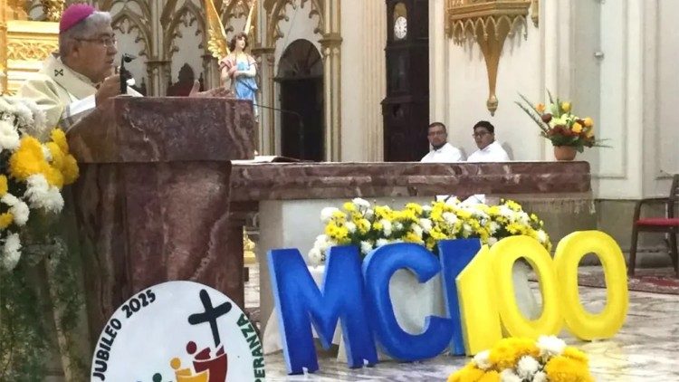 En la Catedral San Sebastián, el arzobispo de Cochabamba, monseñor Oscar Aparicio, presidió la Solemnidad de la Fiesta de la Santísima Trinidad 
