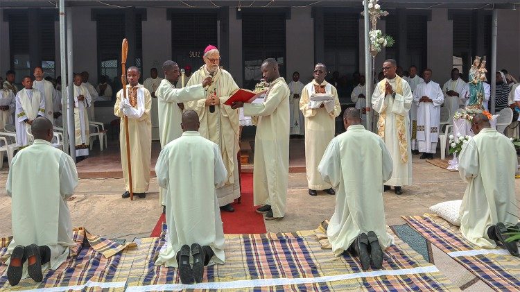 Ordenação do Arcebispo da Beira, Dom Cláudio Dalla Zuanna
