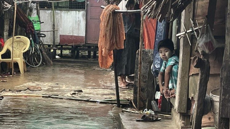 Un bambino ospite della struttura L'alveare d'oro