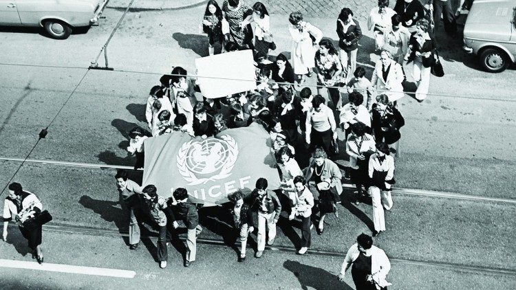 Il 43% dei quindicenni italiani non possiede le competenze scolastiche di base in lettura o matematica o entrambe.