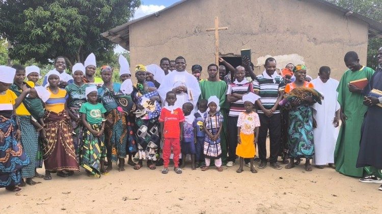 Padre Cantífula de Castro, em missão pastoral na Paróquia de São Paulo de Iulute
