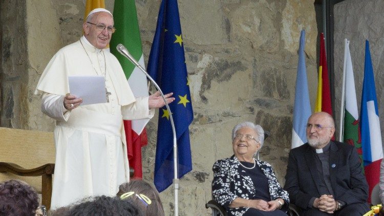  Papa Francesco e Maria Voce