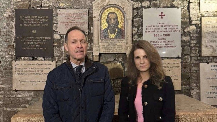 Милена Велчева с българския посланик към Светия престол