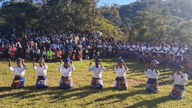 Celebração da Eucaristia em Massangulo pelos 100 anos de presença dos Missionários da Consolata em Moçambique