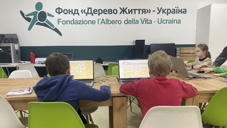 Ucraina, gli studenti della Fondazione Albero della Vita
