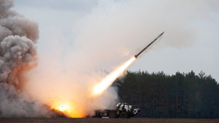 El lanzamiento de un misil desde un sistema de defensa aérea