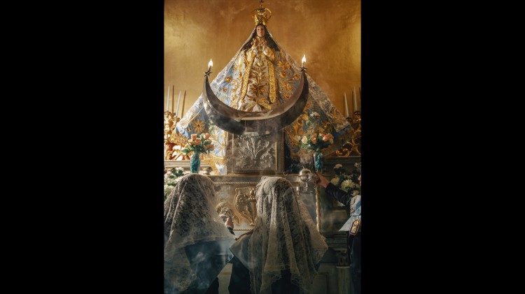 Fedeli della comunità cattolica latinoamericana presso la Chiesa dell’Immacolata Concezione a Torino. © Diana Bagnoli