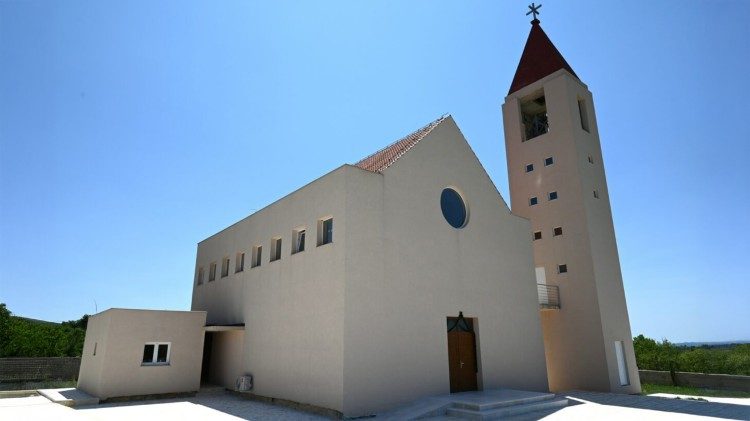 Novoizgrađena crkva Rođenja BDM u Lisičiću