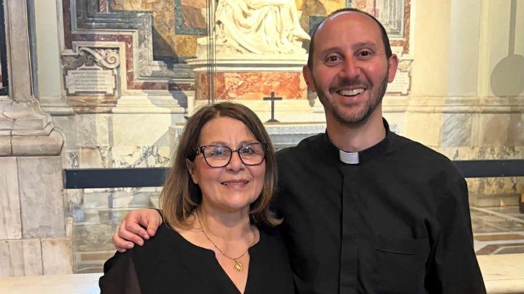 Now Fr. John Vespa shared his decision to enter the seminary with his mom in front of the Pietà