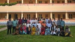 தமிழ்நாடு ஆயர் பேரவையின் இளைஞர் பணி குழுவின் மாநில பொதுக்குழு கூட்டத்தில் பங்கேற்றோர் 