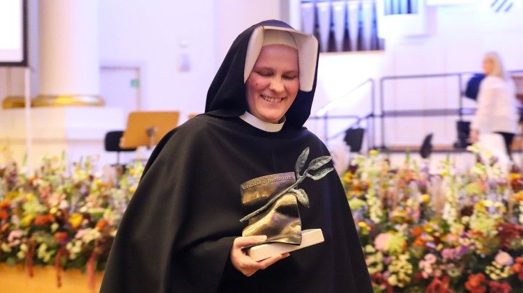 Nagroda jest organizowana przy współpracy z Instytutem Dialogu Międzykulturowego im. Jana Pawła II w Krakowie (Biuro Prasowe Archidiecezji Krakowskiej)