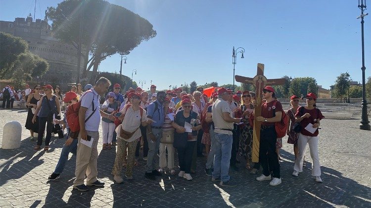 Attesa in Piazza Pia per il pellegrinaggio verso la Porta Santa di San Pietro