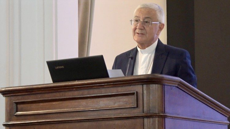 Монс. Суриани