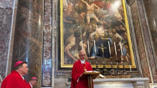 Bp Lechowicz przy grobie św. Jana Pawła II: był wielkim orędownikiem pokoju