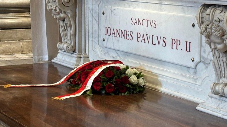 Miejscem szczególnym, zwłaszcza dla Polaków, jest kaplica św. Sebastiana w Bazylice Watykańskiej, gdzie znajduje się grób św. Jana Pawła II