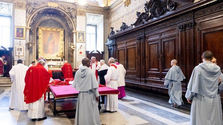 Zawołaniem biskupim kard. Ryłki są słowa: „Lux mea Christus”