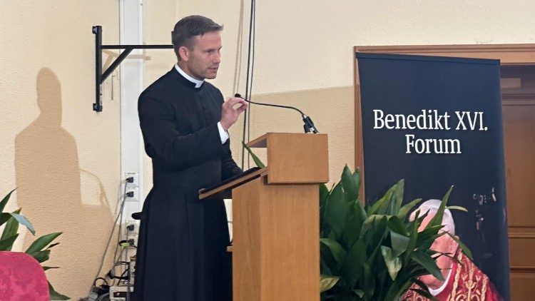 Prof. Ralph Weimann bei der diesjährigen Tagung in Altötting