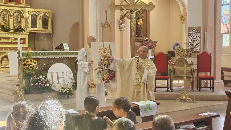 Среща в Раковски на децата приел Първо причастие