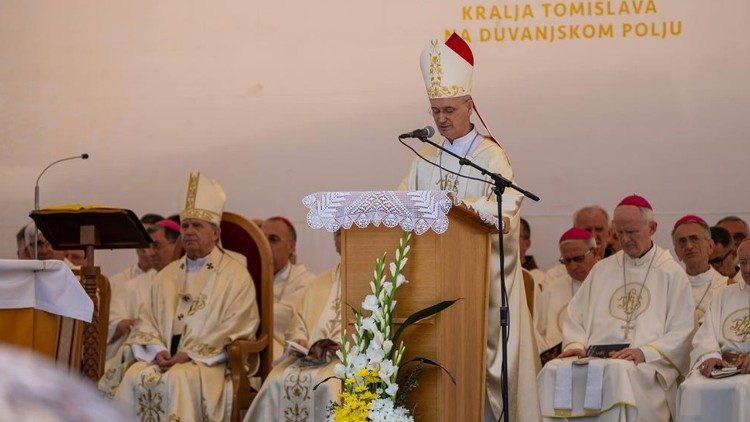 Predsjednik HBK zagrebački nadbiskup Dražen Kutleša propovijeda u Tomislavgradu 