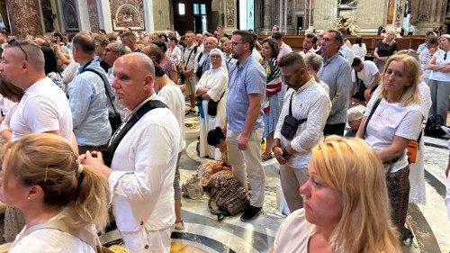 Ks. Trajewski przy grobie św. Jana Pawła II: Bóg potrafi wyprowadzić dobro z bólu