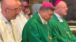 Wśród obchodzących jubileusz był abp Tomasz Grysa, nuncjusz apostolski na Madagaskarze (pierwszy od prawej)
