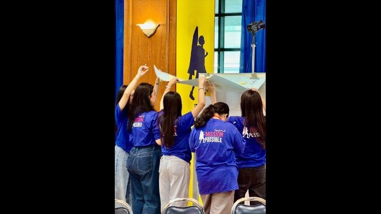 Team activities on the first day of the MISSION POSSIBLE Social Hackathon (MISSION POSSIBLE / LiCAS News)