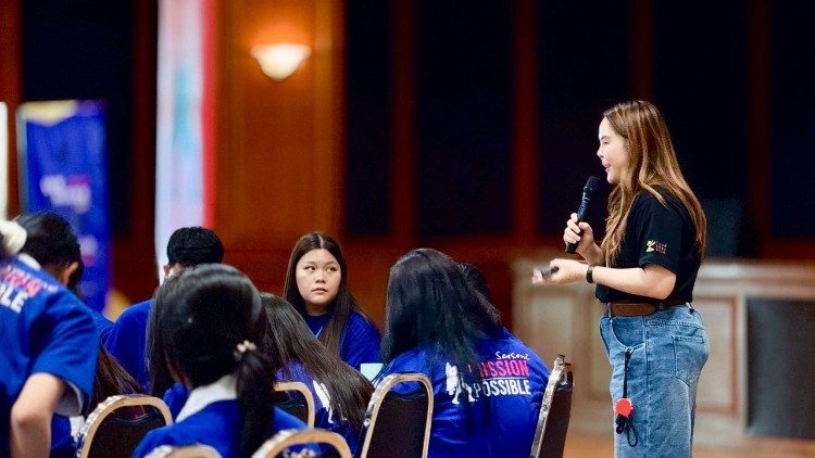Students at the Social Hackathon share their stories (MISSION POSSIBLE / LiCAS News)