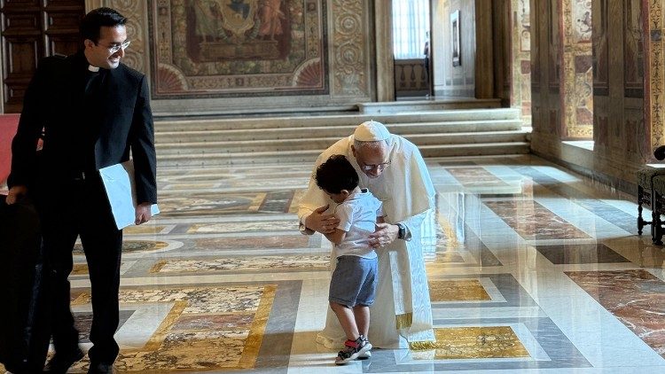 Ekopi kati na mwana mpe Pàpa Léon XIV
