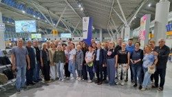 Ks. Leszek Kryża TChr wraz z grupą wolontariuszy, wyruszających do Kazachstanu